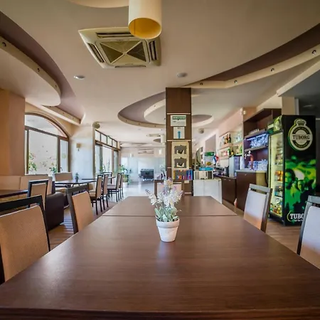 斯戴普斯酒店 阳光海滩